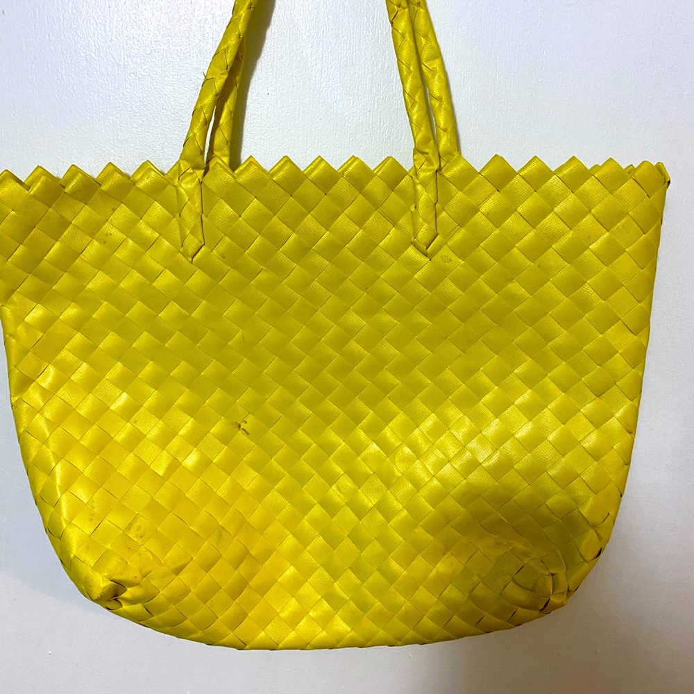 Yellow straw tote. 17” straw tote